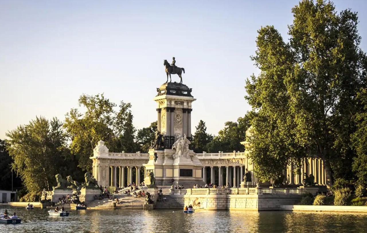 Apartamento Con Vistas Al Parque Del Retiro Madrid Bagian luar foto