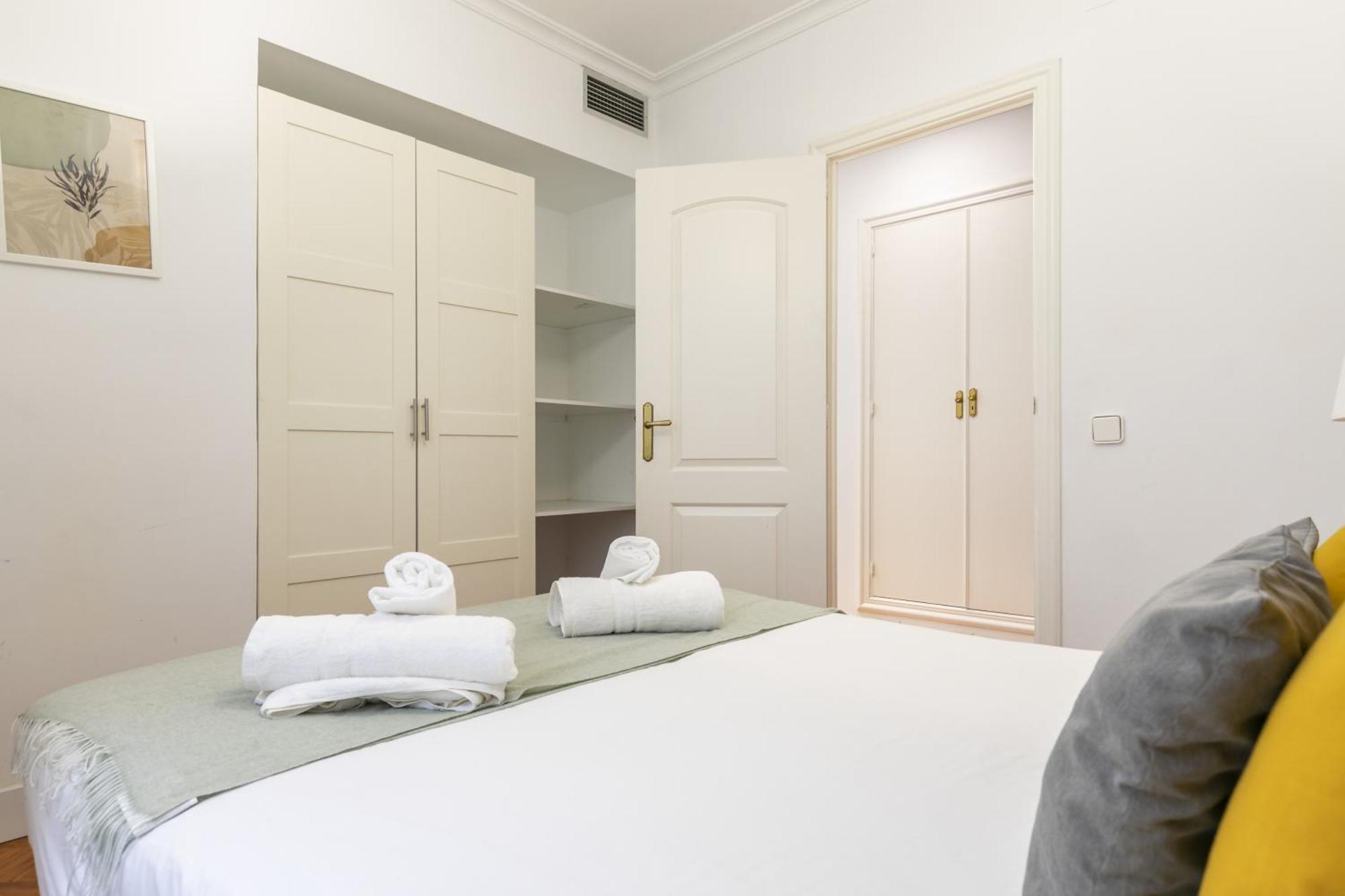 Apartamento Con Vistas Al Parque Del Retiro Madrid Bagian luar foto