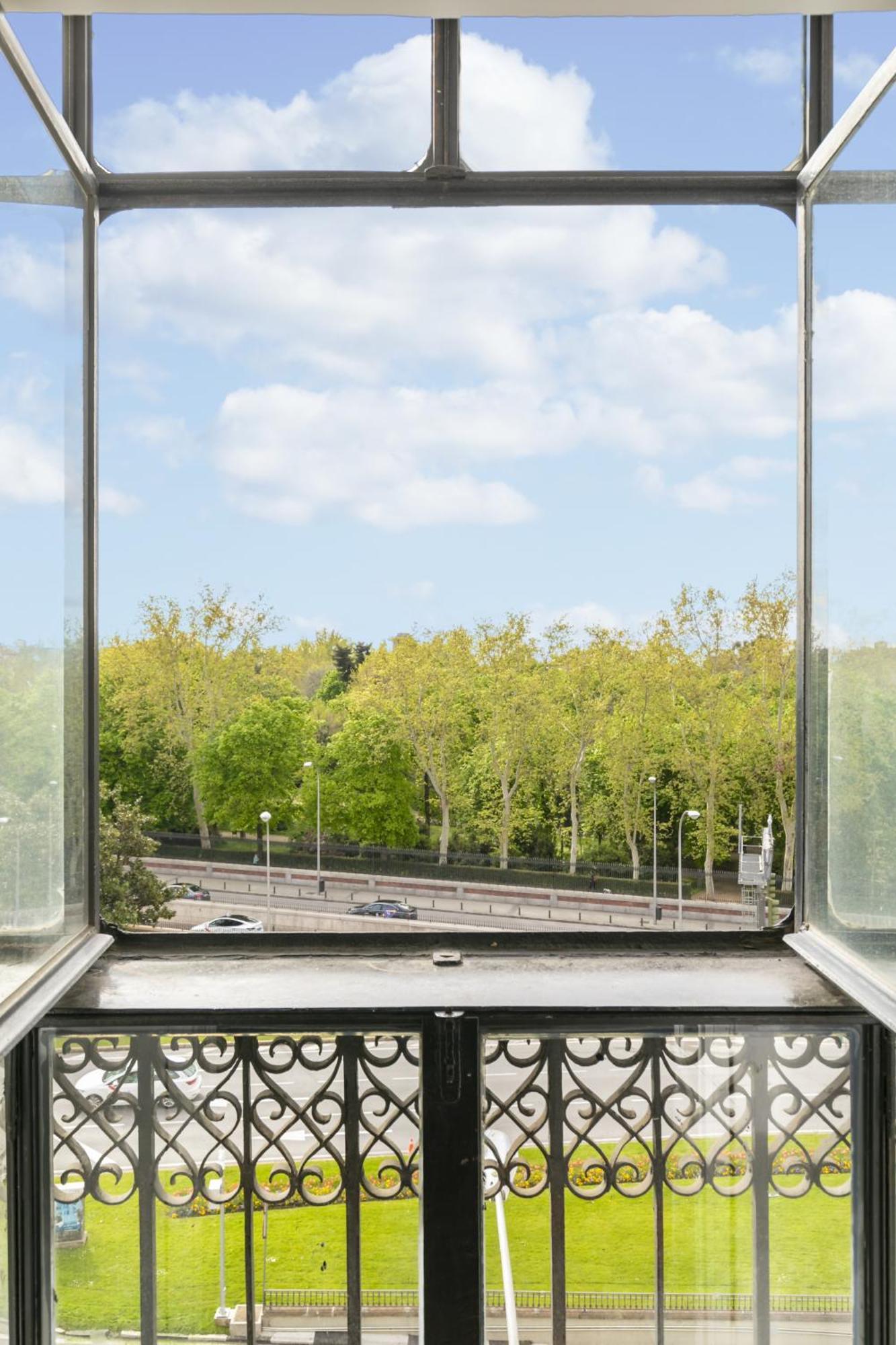 Apartamento Con Vistas Al Parque Del Retiro Madrid Bagian luar foto